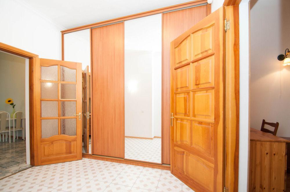 Hostel Kreschatik Kiev Exterior photo