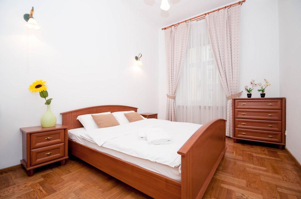 Hostel Kreschatik Kiev Exterior photo