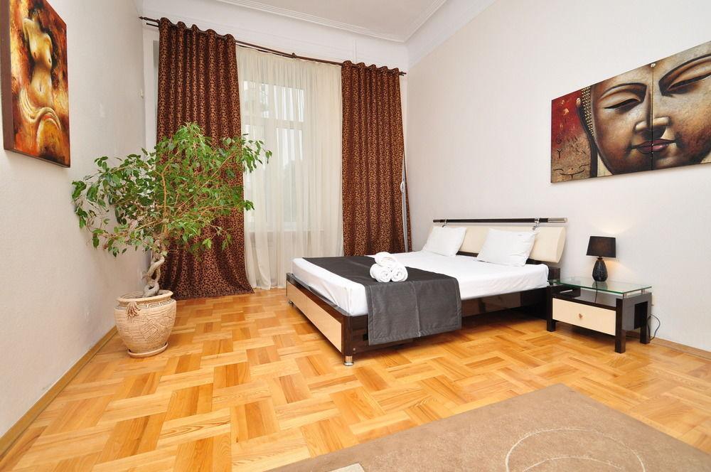 Hostel Kreschatik Kiev Exterior photo
